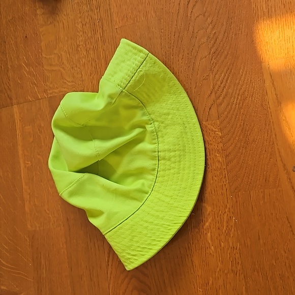 Bucket hats - Picture 2 of 6